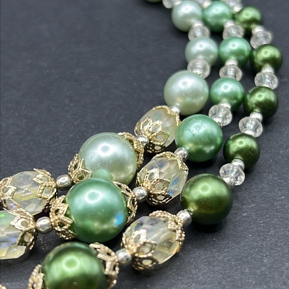 Vintage Japan triple strand green beaded necklace - Picture 5 of 5